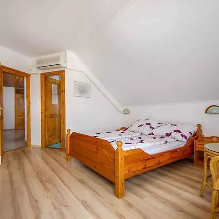 In 40852 * Balatonmáriafürdő