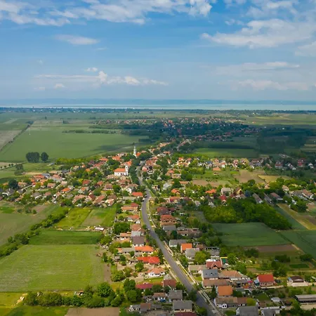 In Balatonmariafürdo 40852